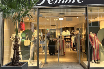 femme  - © (c)