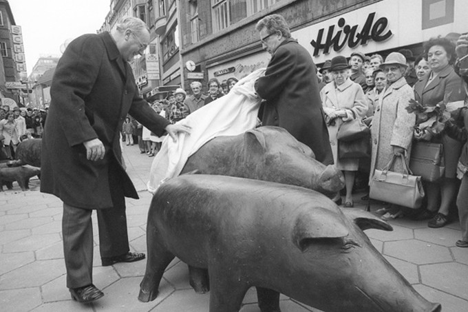 Eröffnung Hirt mit Schweinen, Herkunftsort: Staatsarchiv Bremen, Fotograf: Jochen Stoss